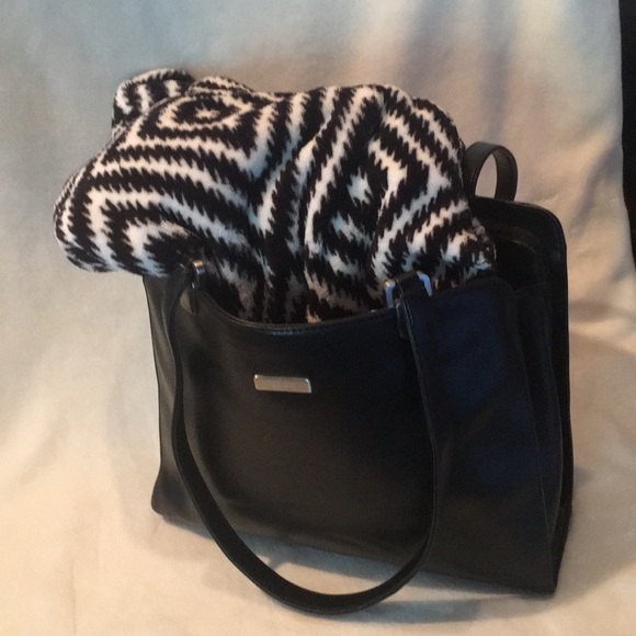 Liz Claiborne Handbags - 🖤Liz Claiborne hand/shoulder bag